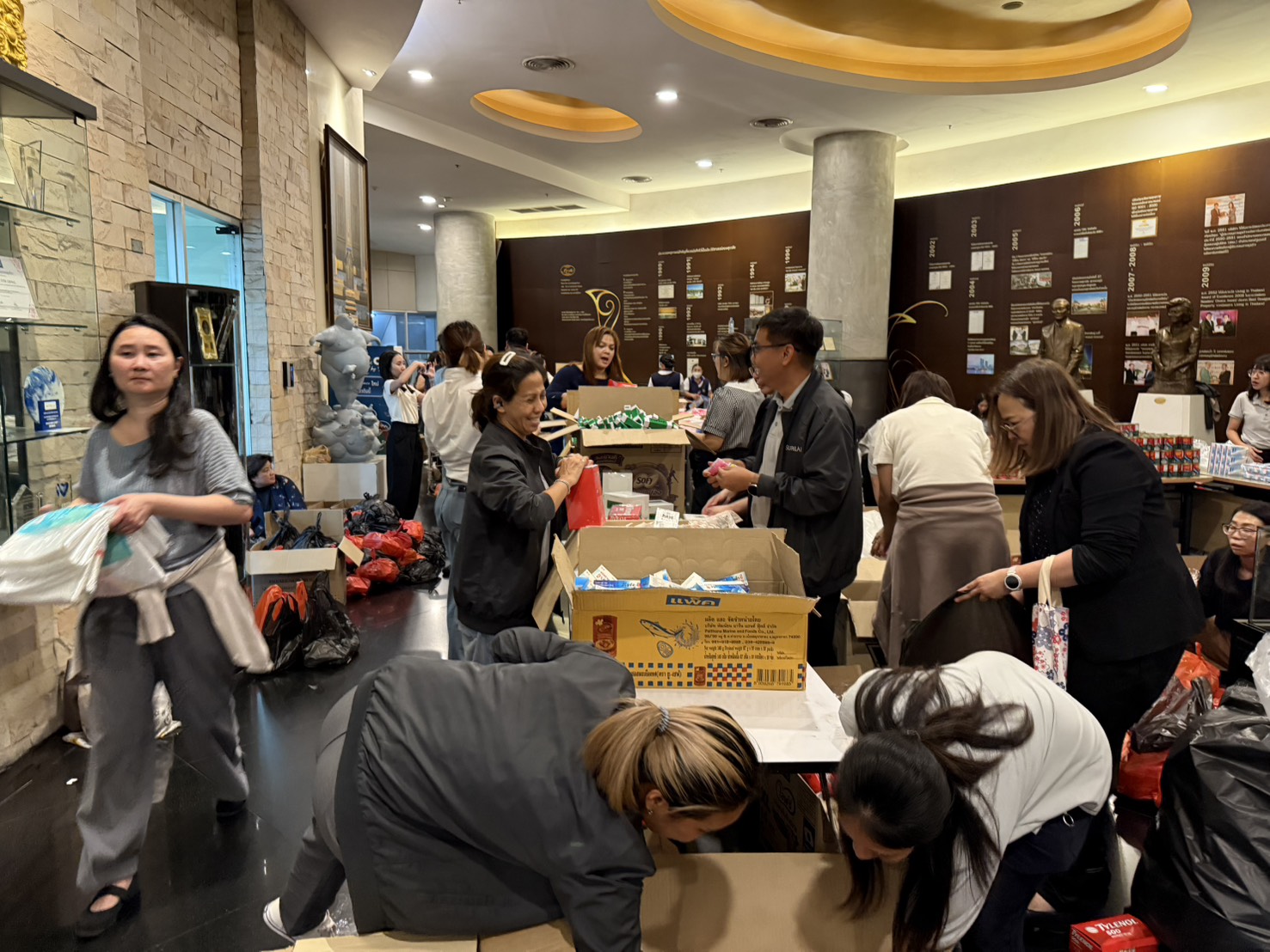 ศุภาลัย ผนึกกำลังใจ ระดมทีมให้ความช่วยเหลือผู้ประสบอุทกภัย_09