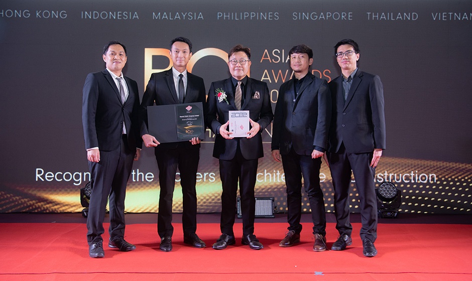 คุณชัยจักร-วทัญญูและฝ่ายสร้างสรรค์และพัฒนาผลิตภัณฑ์