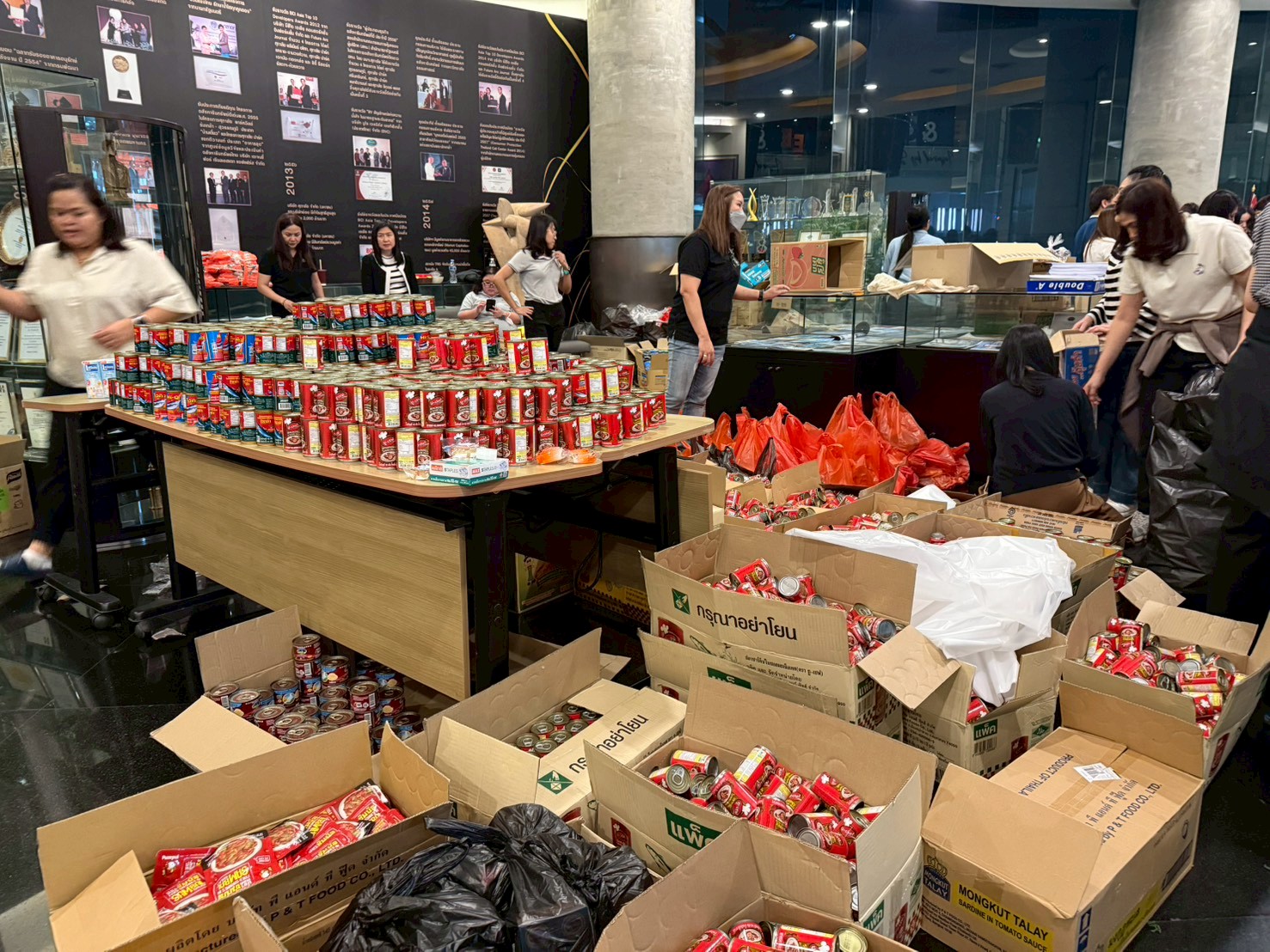 ศุภาลัย ผนึกกำลังใจ ระดมทีมให้ความช่วยเหลือผู้ประสบอุทกภัย_06