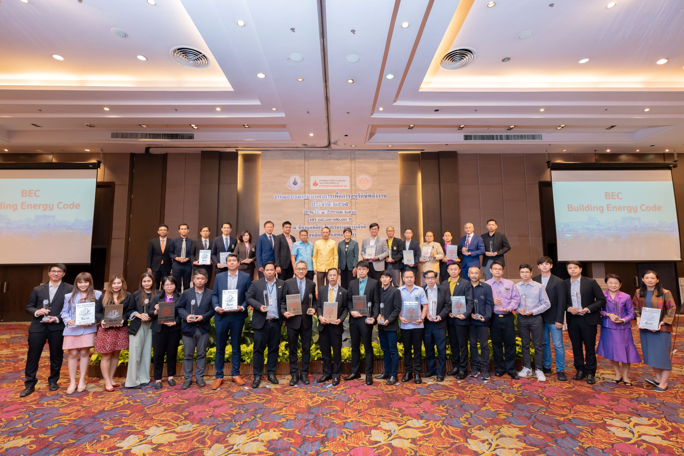 SUPALAI รับรางวัล  4.8 (11)