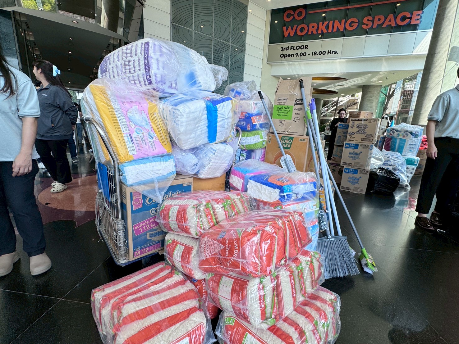 ศุภาลัย ผนึกกำลังใจ ระดมทีมให้ความช่วยเหลือผู้ประสบอุทกภัย_04 (4)