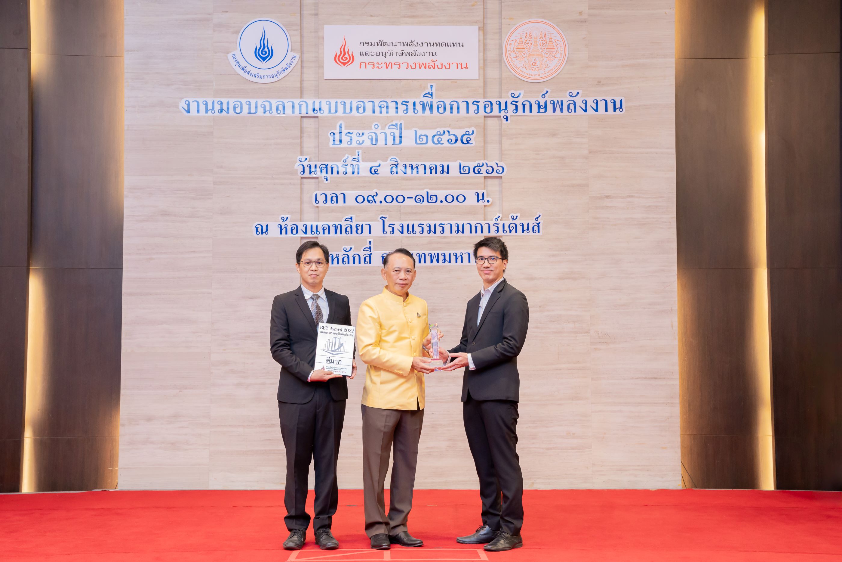 SUPALAI รับรางวัล  4.8 (6)