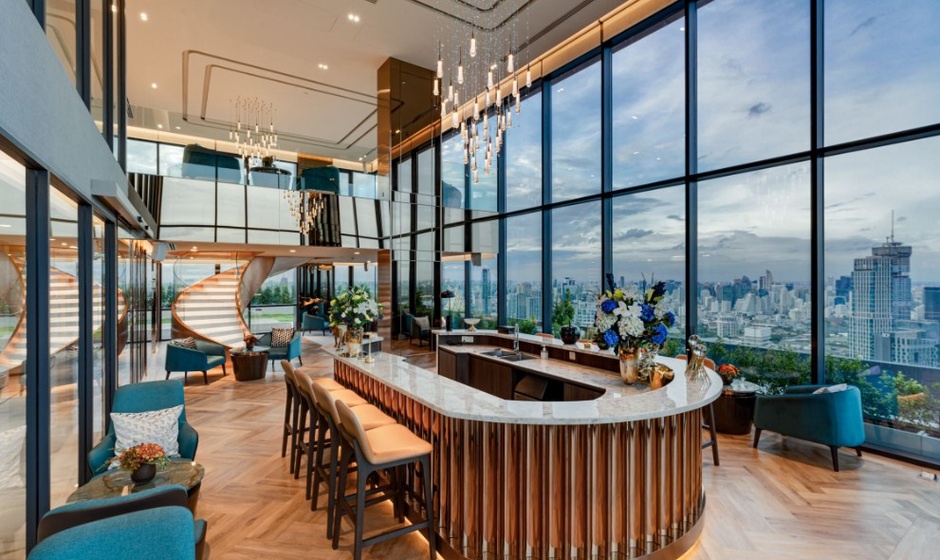 Double-height sky lounge bar with city view